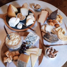 CÓMO MONTAR UNA TABLA DE QUESOS DIGNA DE INSTA