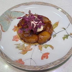 TARTA TATIN DE CHALOTAS CARAMELIZADAS