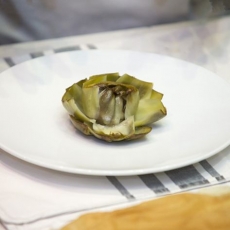FLORES DE ALCACHOFA CON SALSA DE FOIE-GRAS