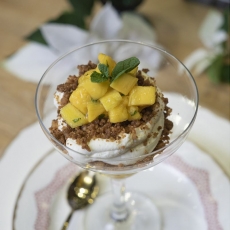 TRIFLE DE MANGO Y QUESO CREMA
